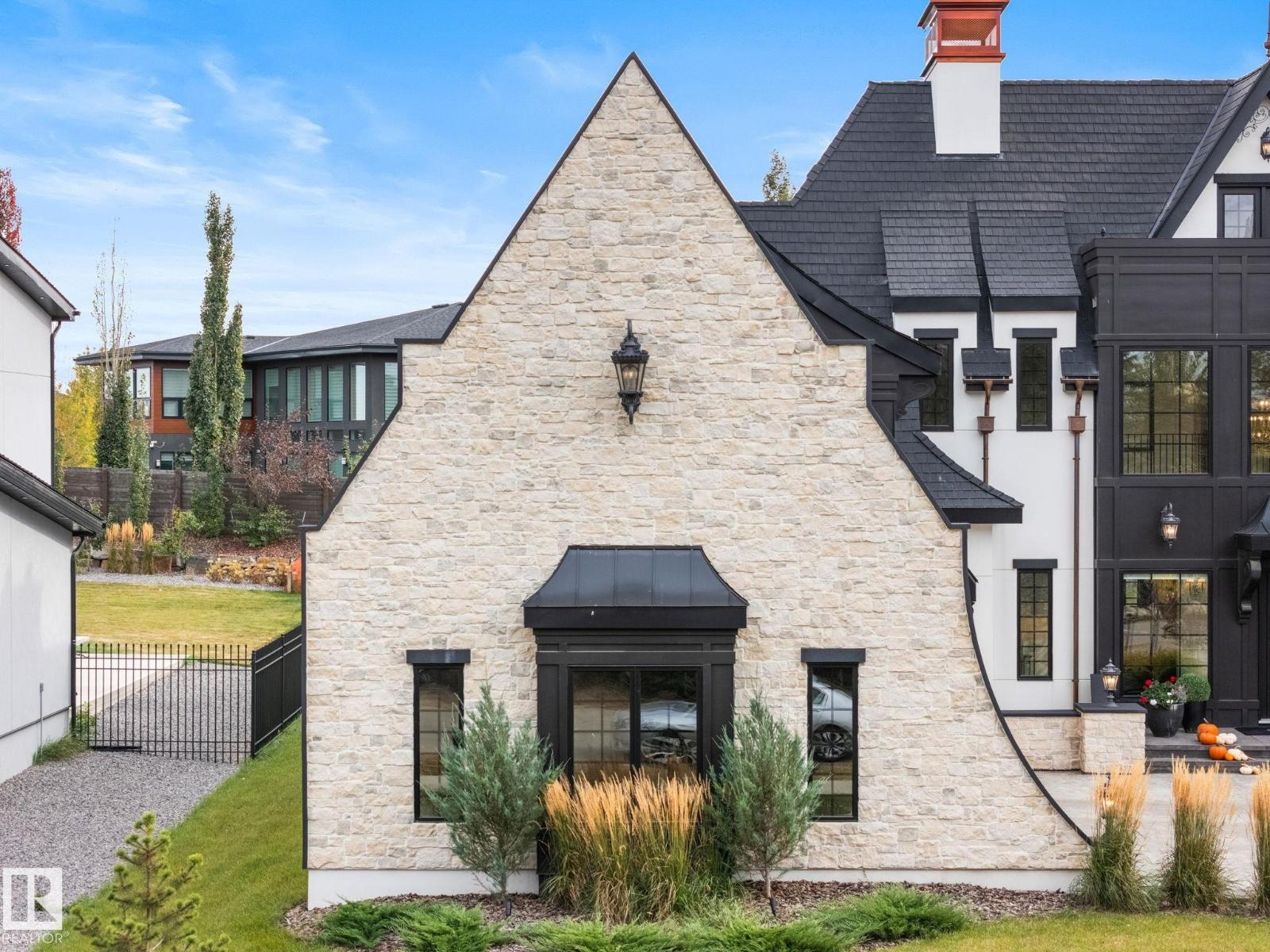 183 WINDERMERE DR NW