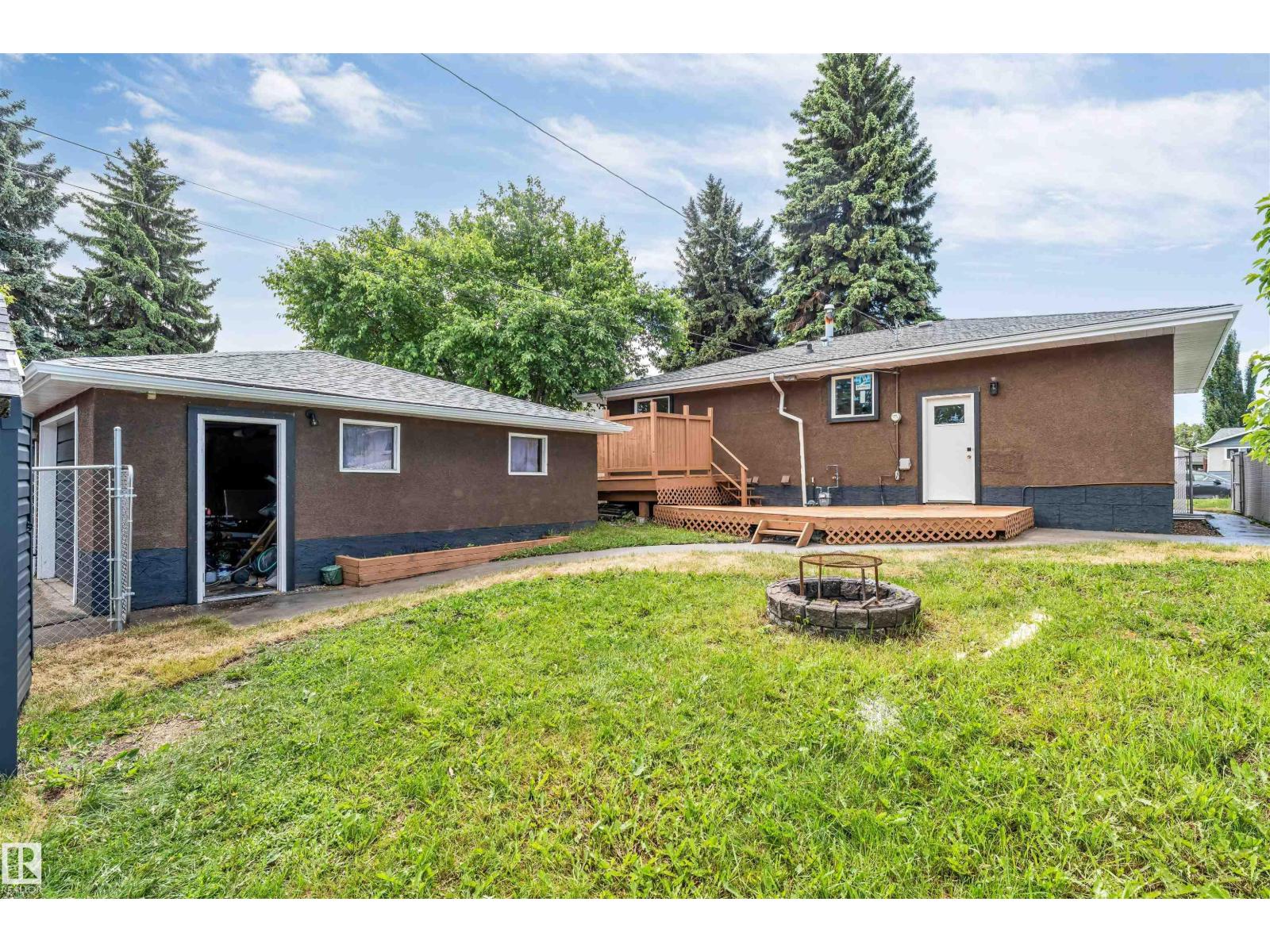 6404 88 AV NW