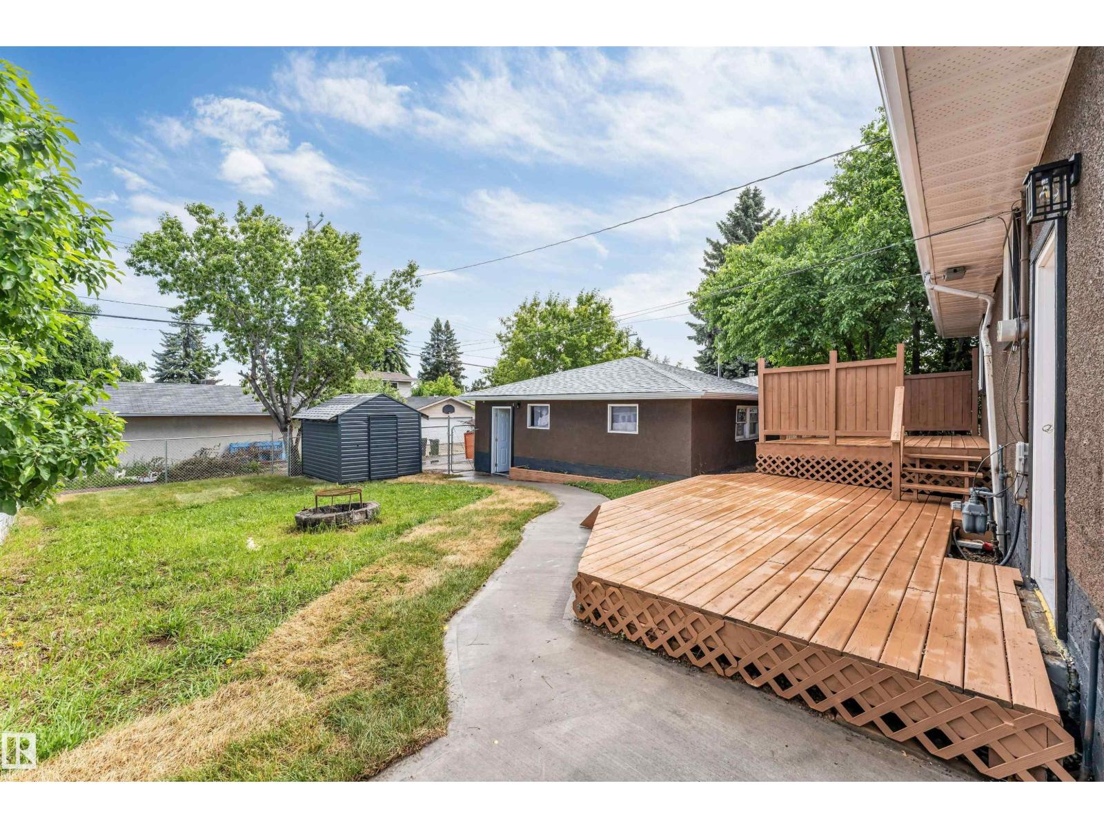 6404 88 AV NW
