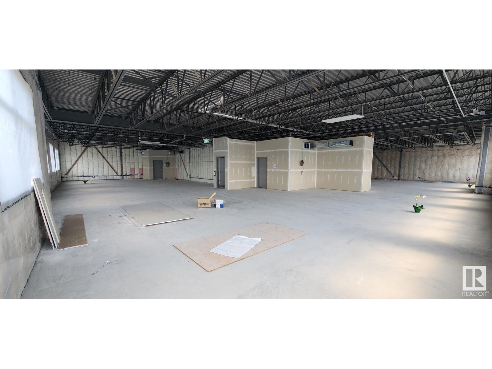 12232 118 AV NW