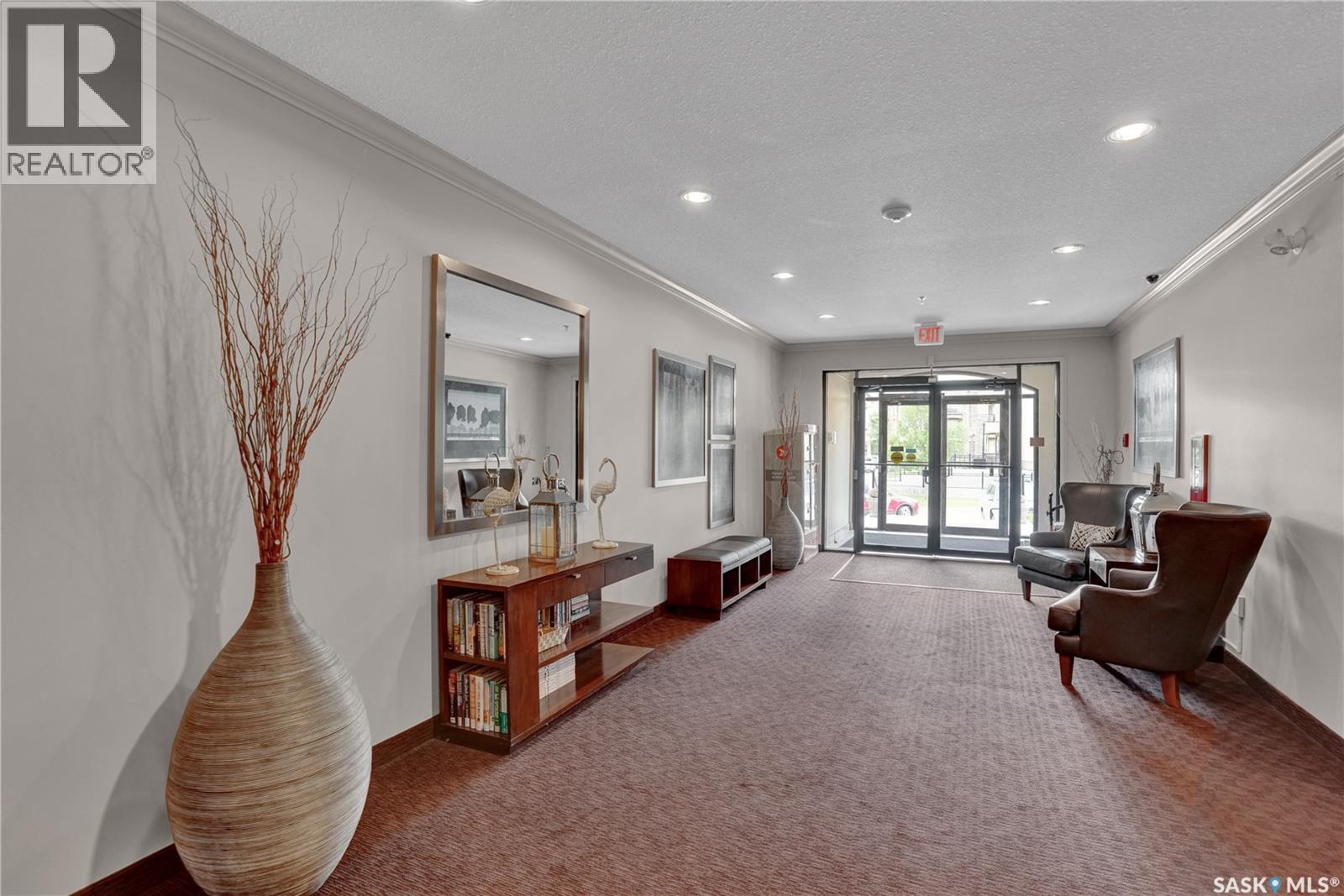 311 2102 Heseltine ROAD