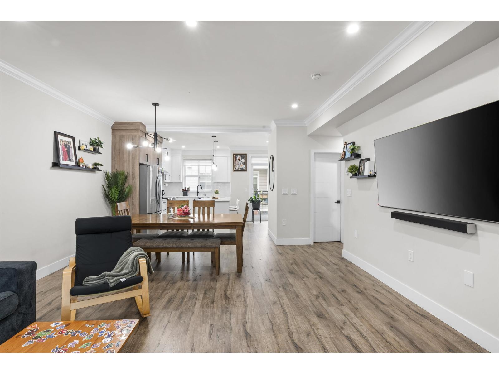 11 2033 MCKENZIE ROAD