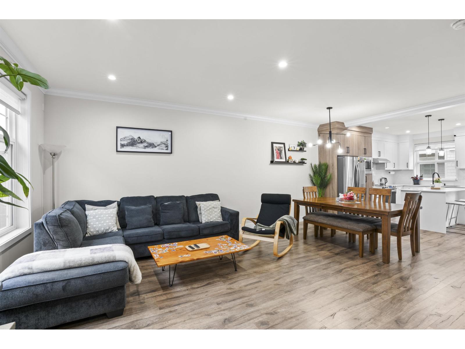 11 2033 MCKENZIE ROAD