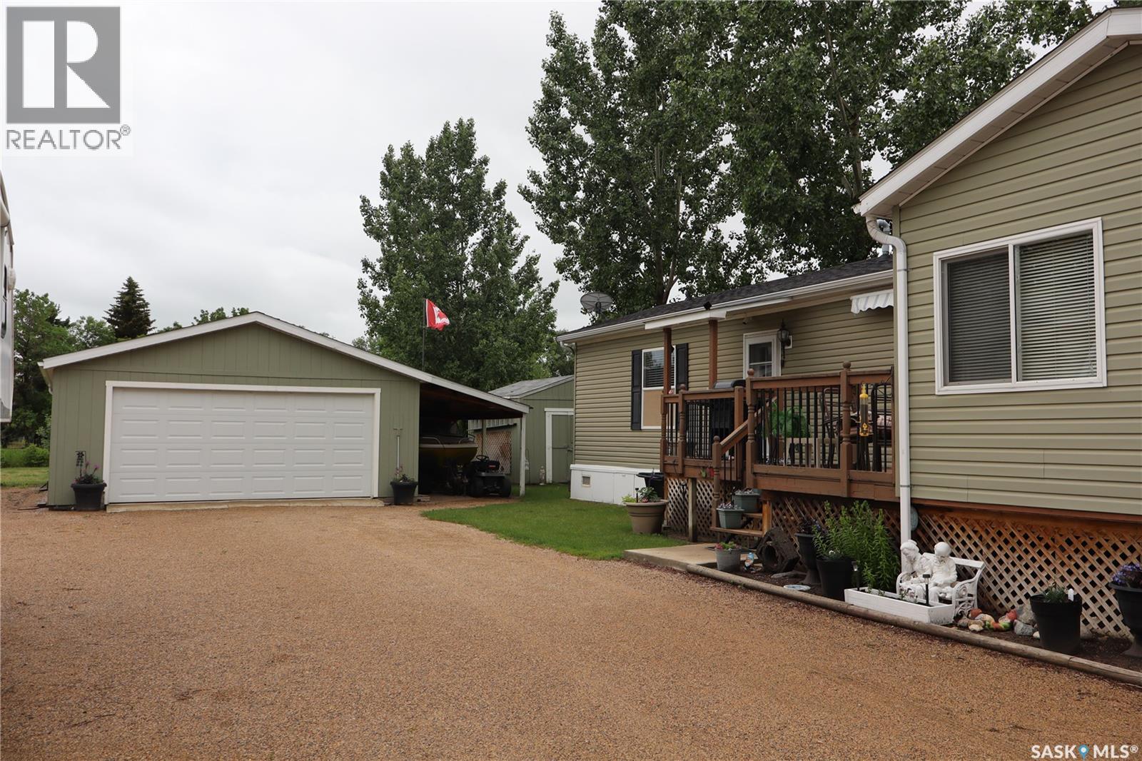 60 Pelican STREET E