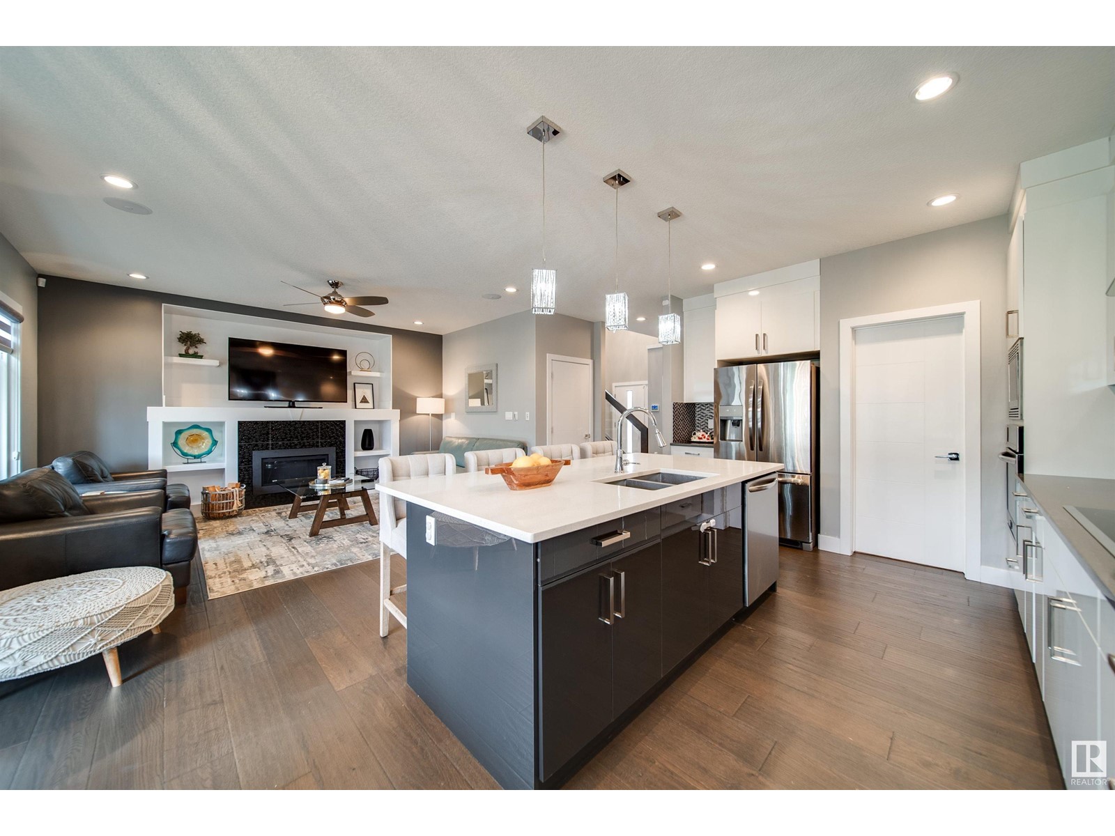 1216 152 AV NW