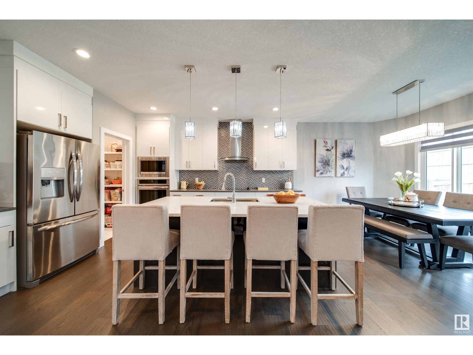 1216 152 AV NW
