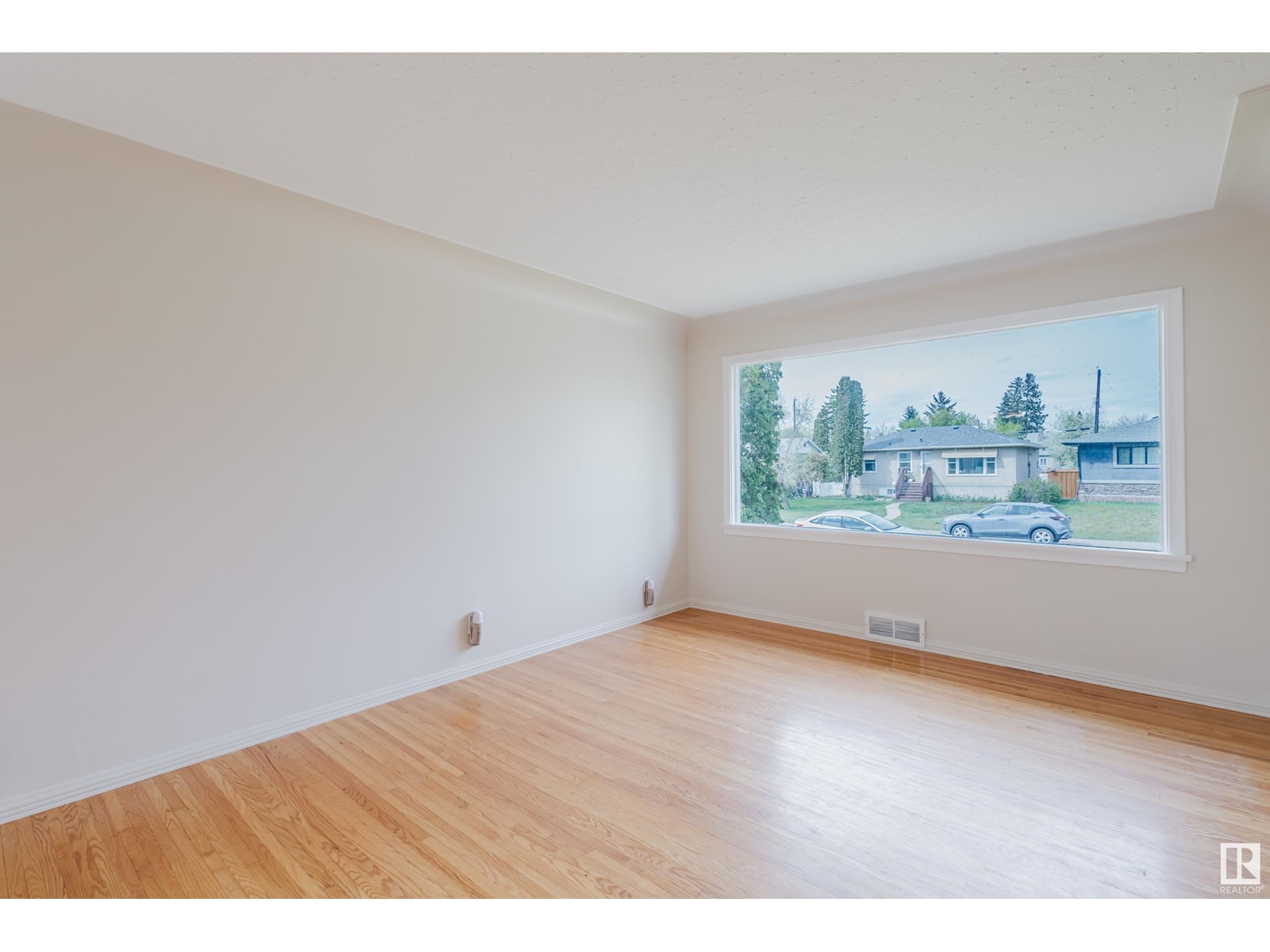11611 111A AV NW