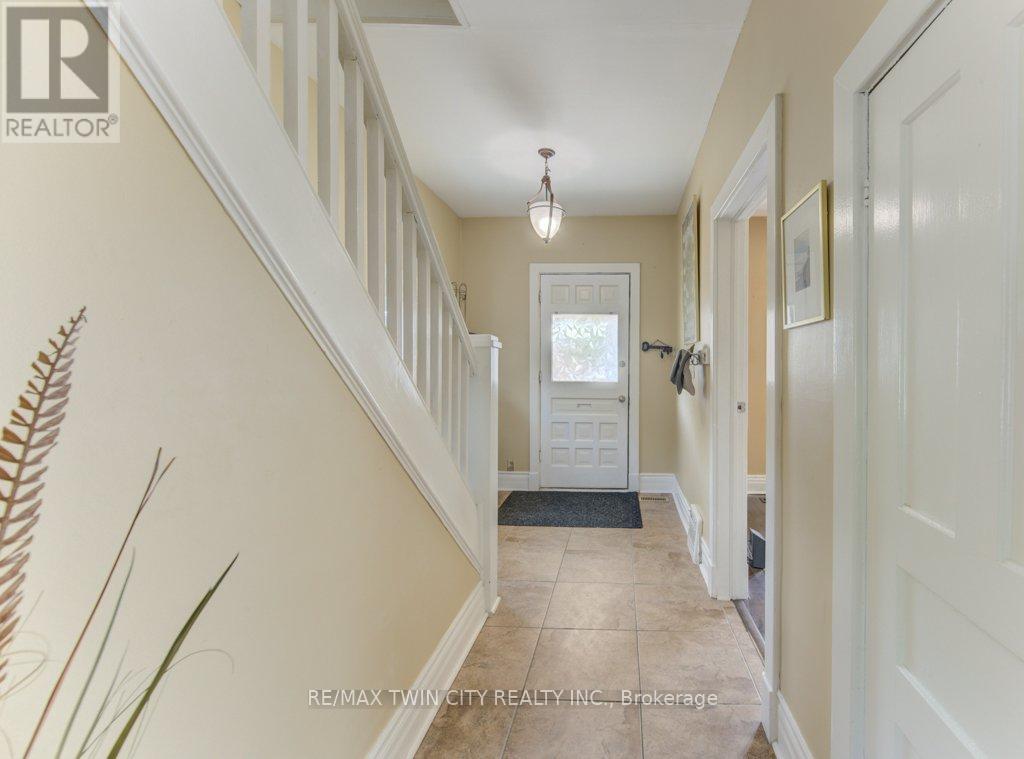 271 LONDON ROAD W