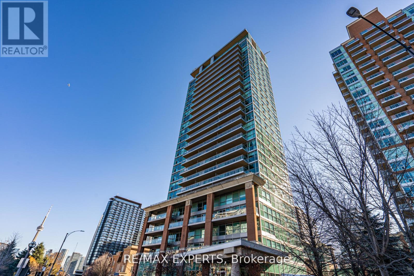 Photo 1 of 16 — 801 - 80 WESTERN BATTERY ROAD Unit 801, Toronto (Niagara), ON M6K3S1