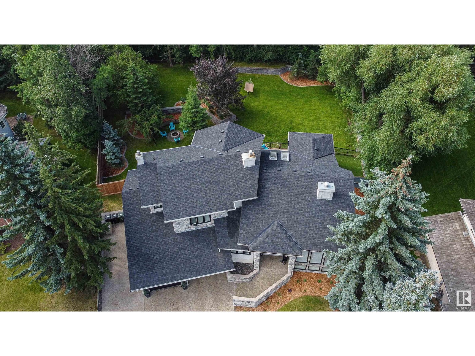 557 ESTATE DR