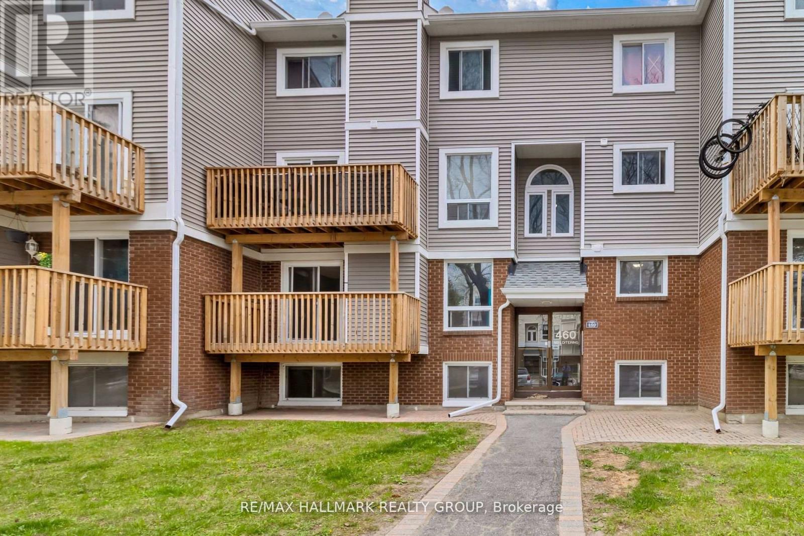 Photo 1 of 24 — 1 - 460 FENERTY COURT Unit 1, Ottawa, ON K2L3A9