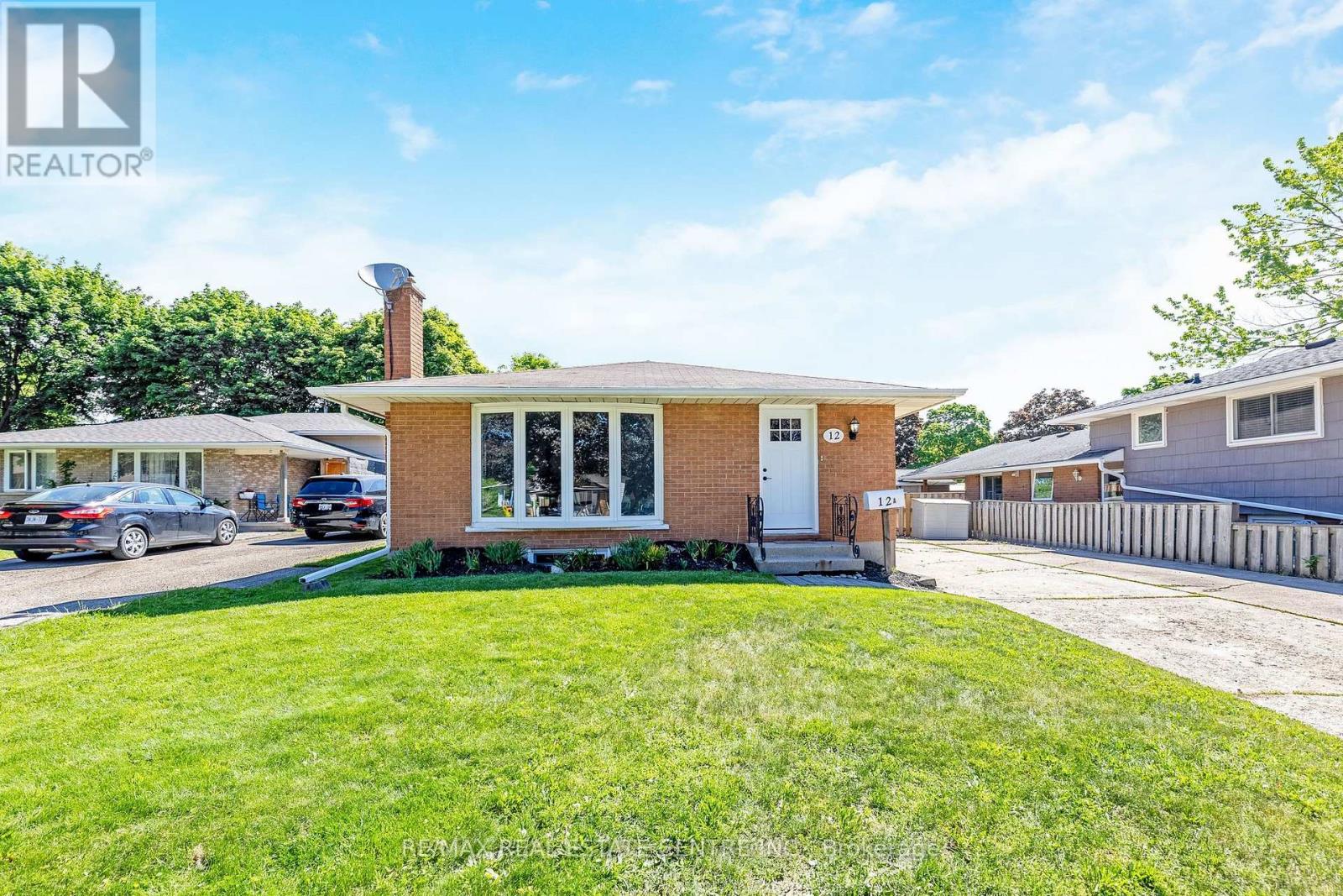 12 SELKIRK COURT