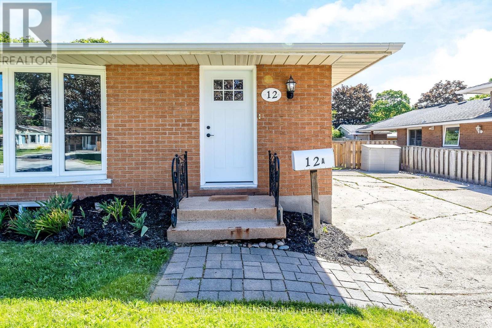 12 SELKIRK COURT