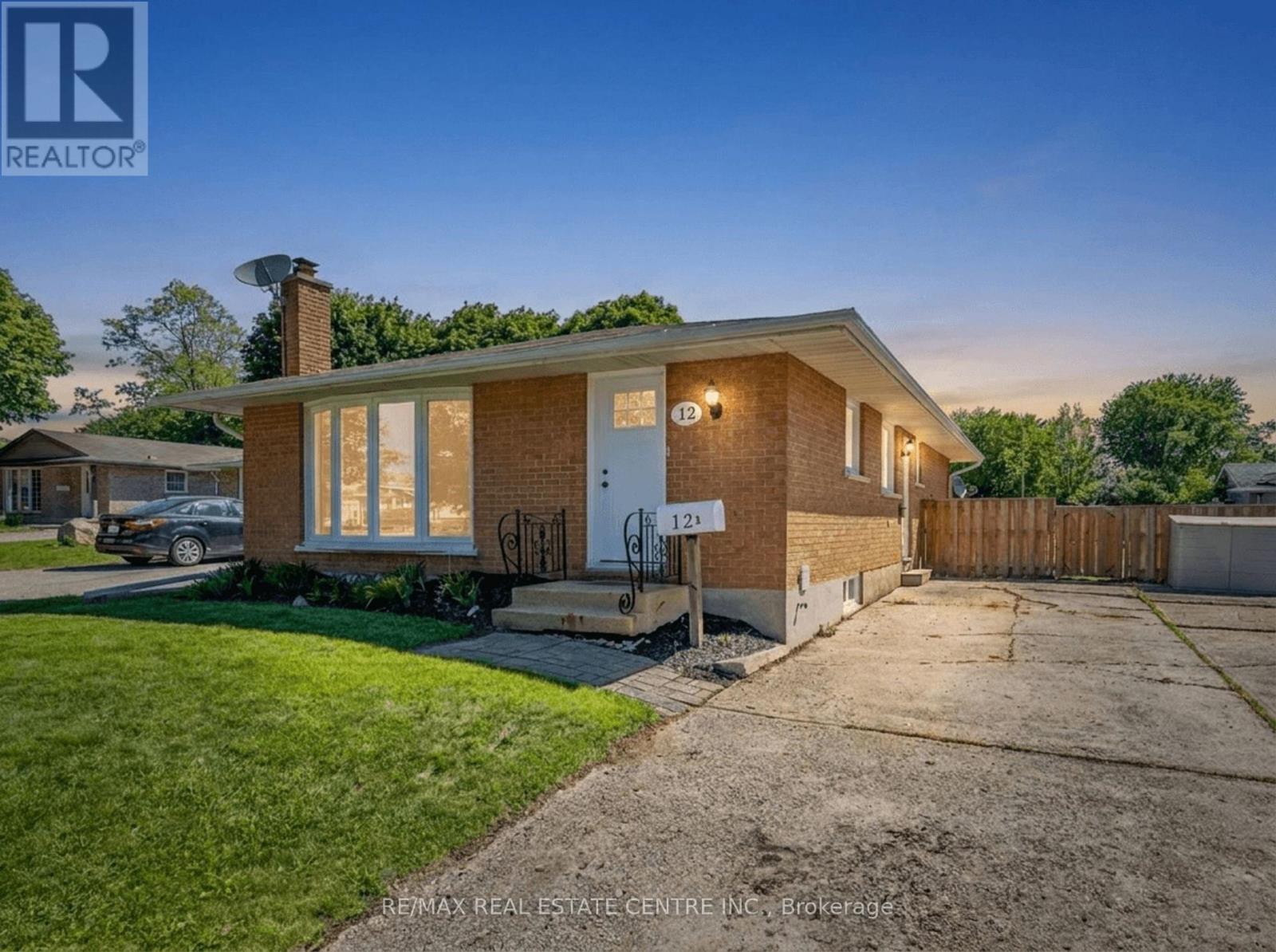 12 SELKIRK COURT