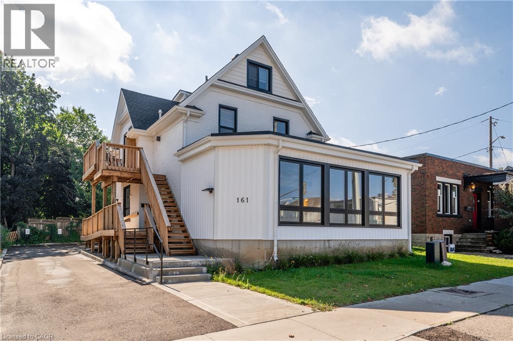 161 VICTORIA Street S