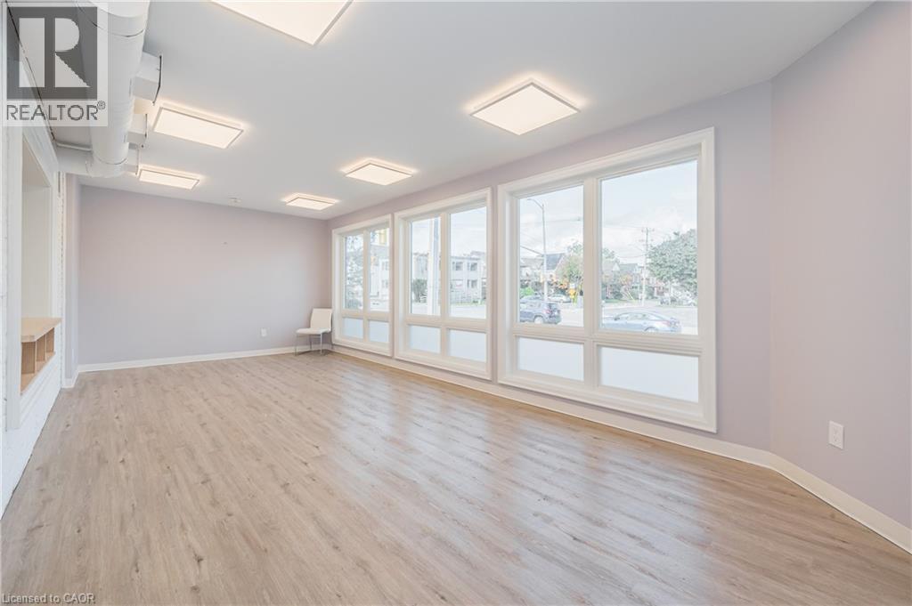 161 VICTORIA Street S