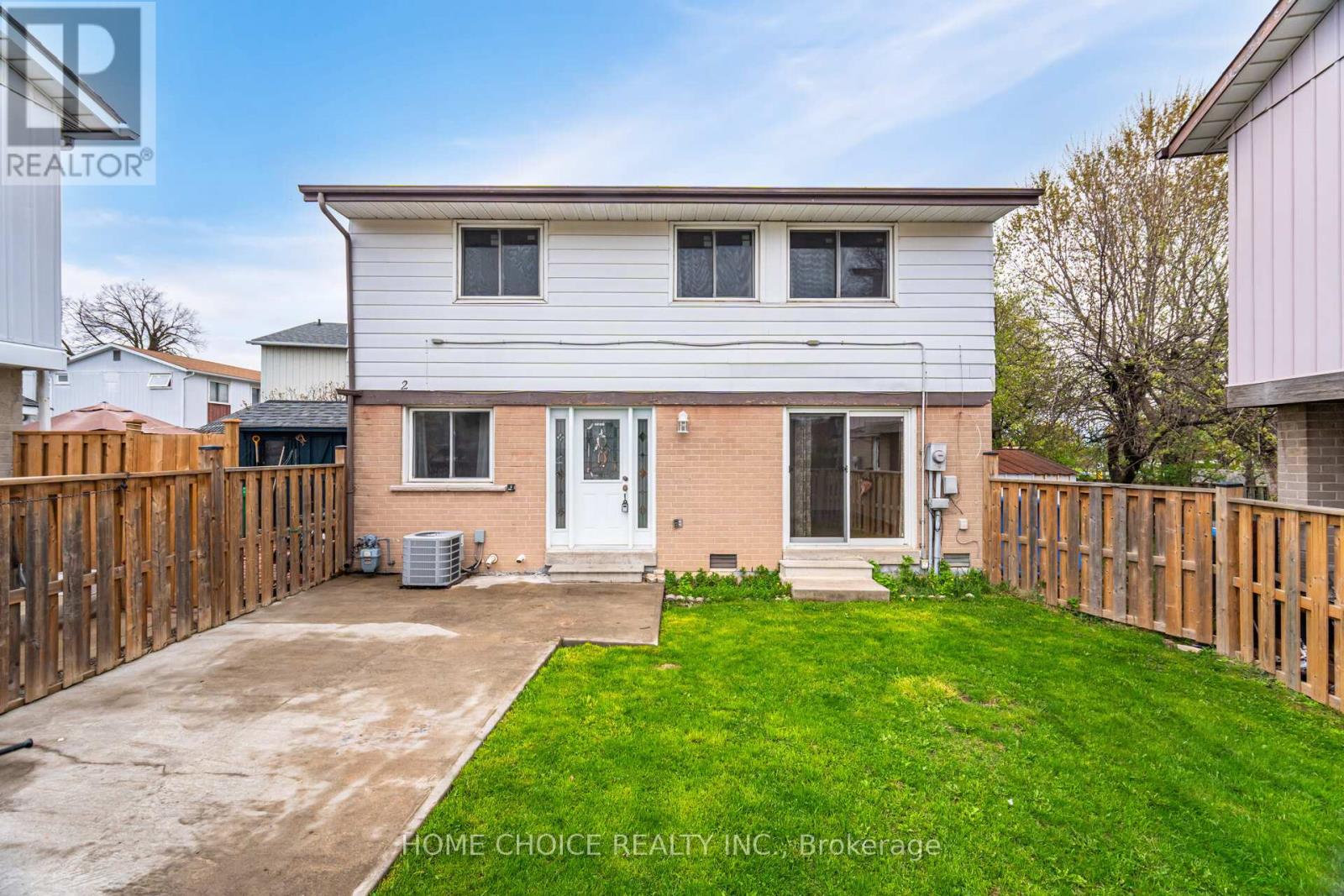 Photo 1 of 33 — 2 HUNT CLUB DRIVE, Brampton (Central Park), ON L6S1S2