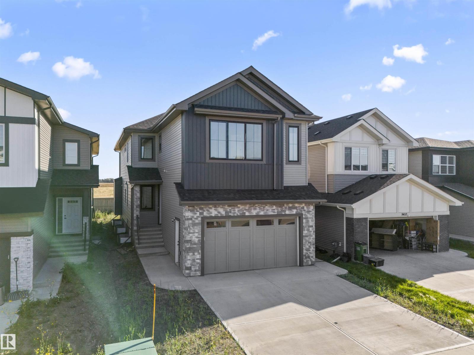 9451 PEAR CRESCENT SW