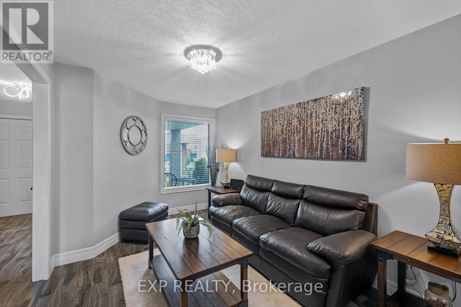 175 HOLLYRIDGE CRESCENT