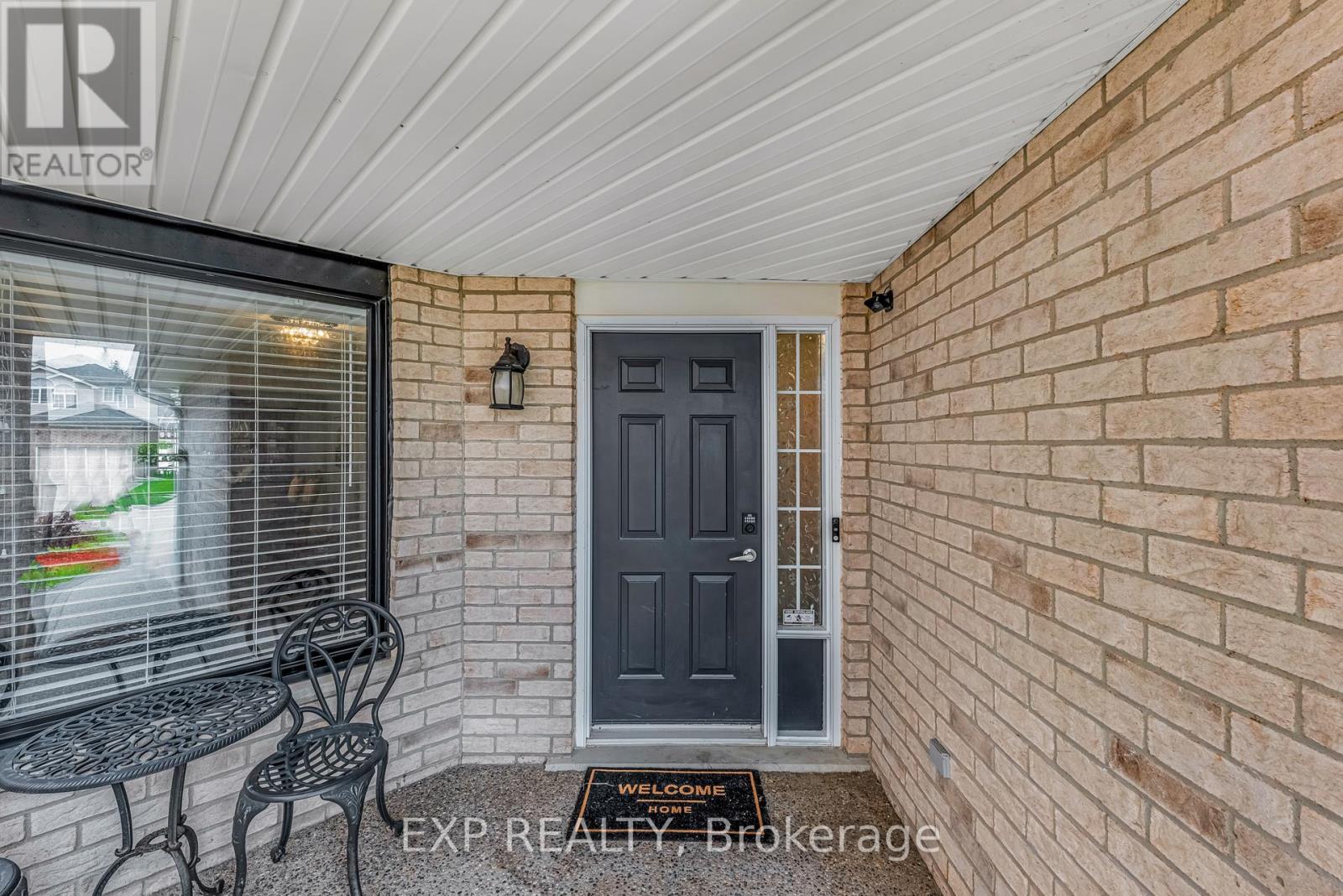 175 HOLLYRIDGE CRESCENT