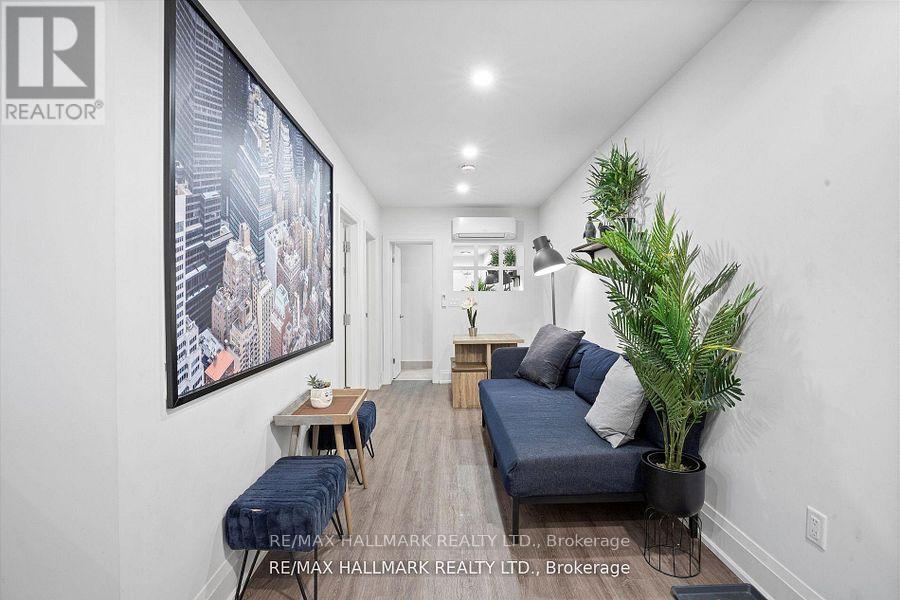 12 - 595 ST CLAIR AVENUE W
