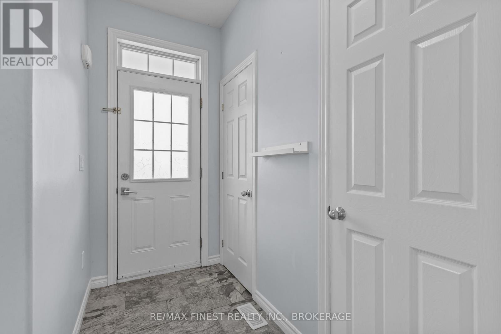 893 ASCOT LANE