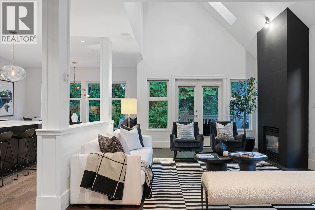 3761 EDGEMONT BOULEVARD