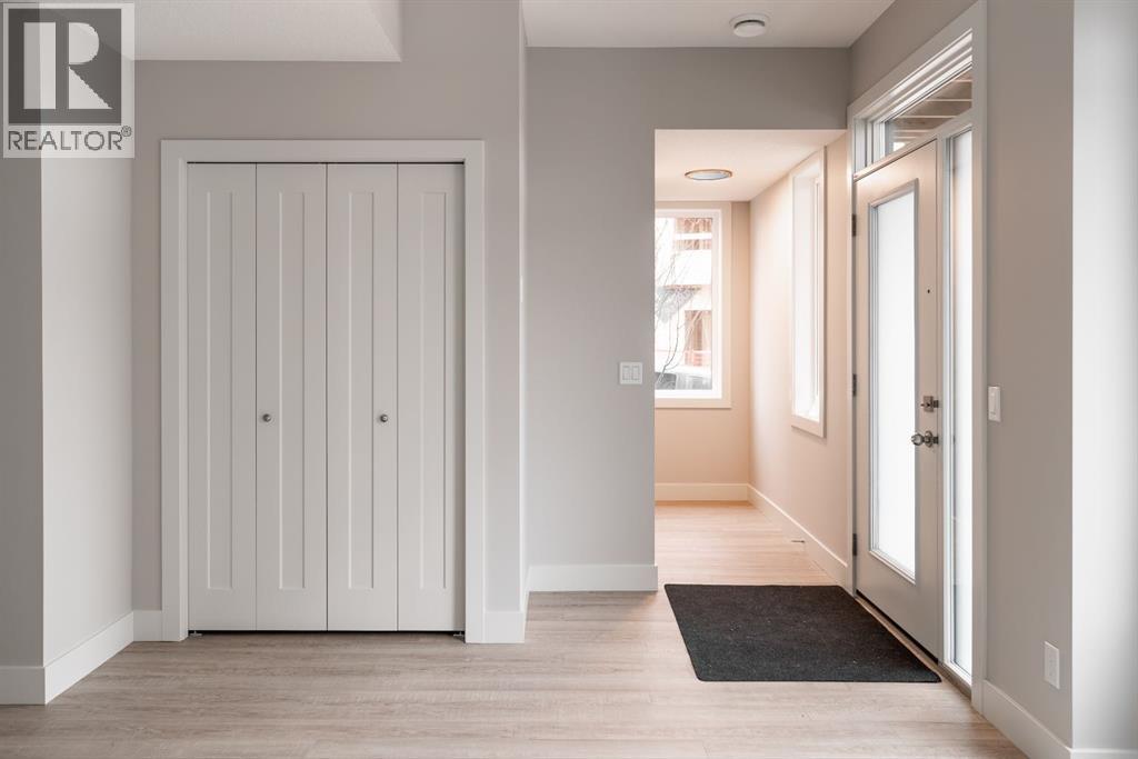 261 Royal Elm Road NW