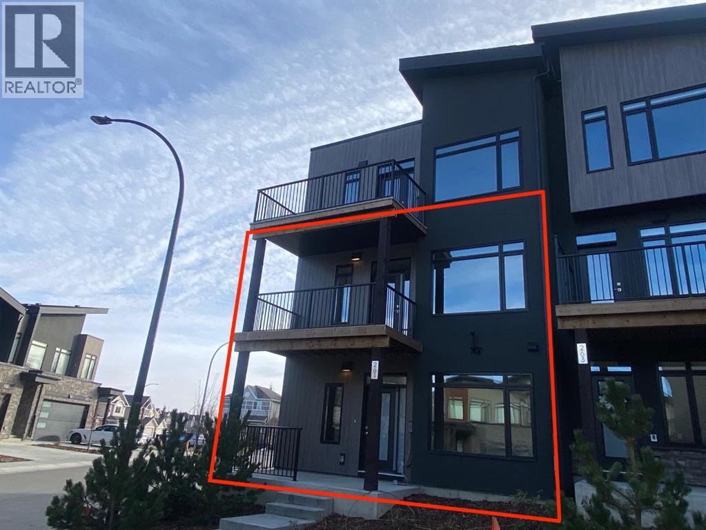 261 Royal Elm Road NW