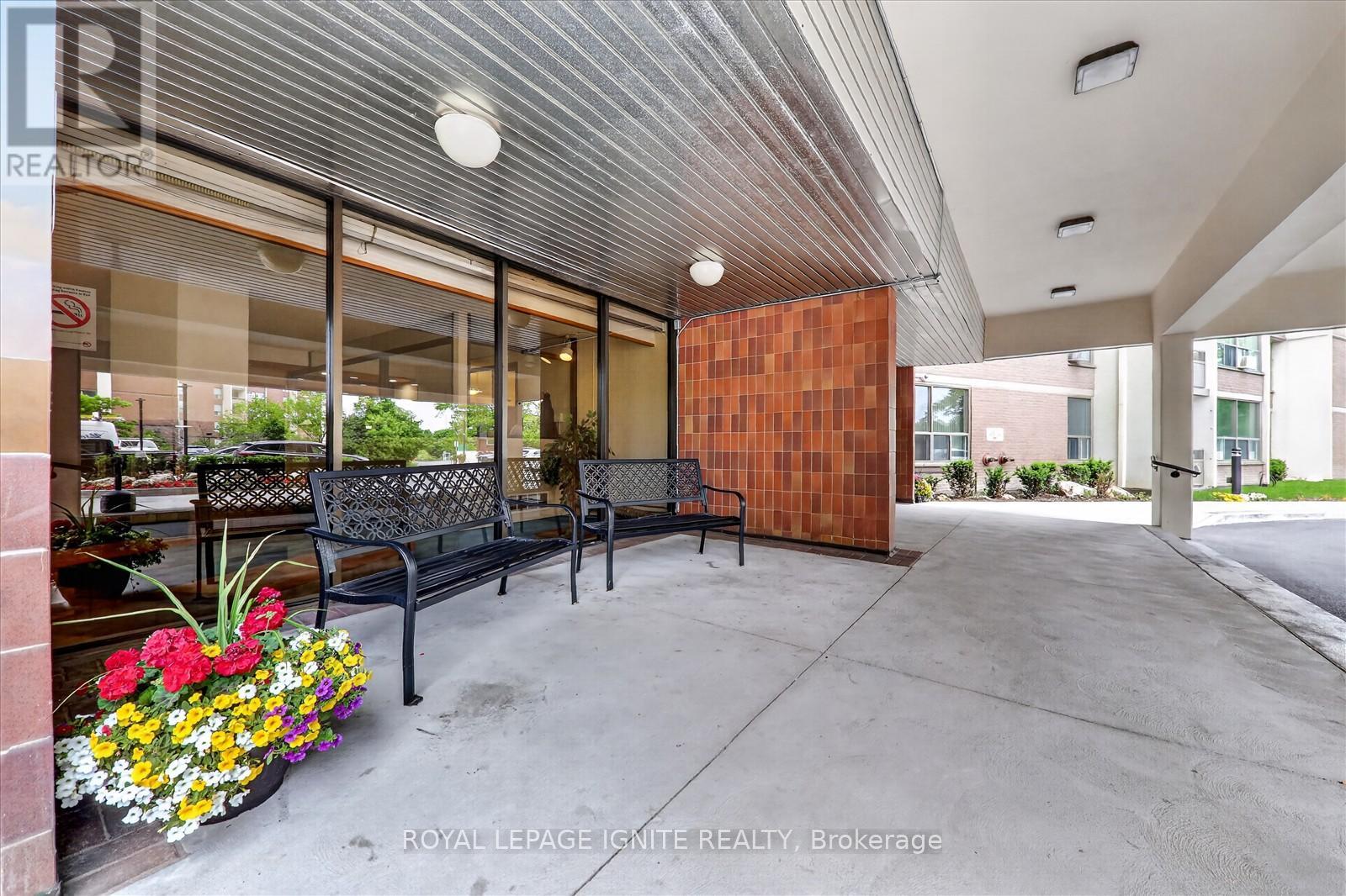 208 - 15 VICORA LINK WAY