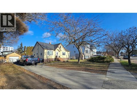 828 Dehart Avenue Kelowna BC V1Y6A2