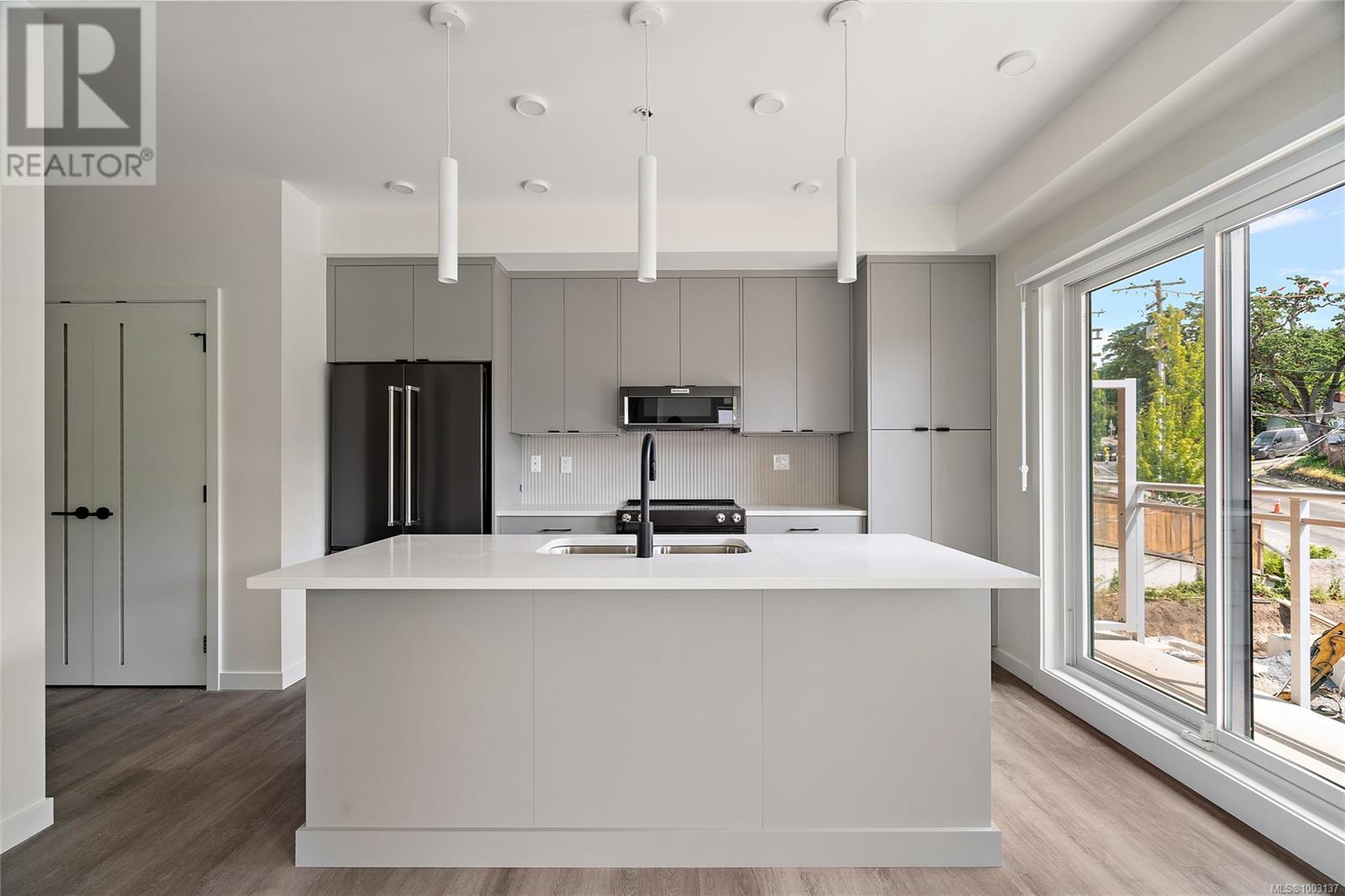 B507 1102 Esquimalt Rd