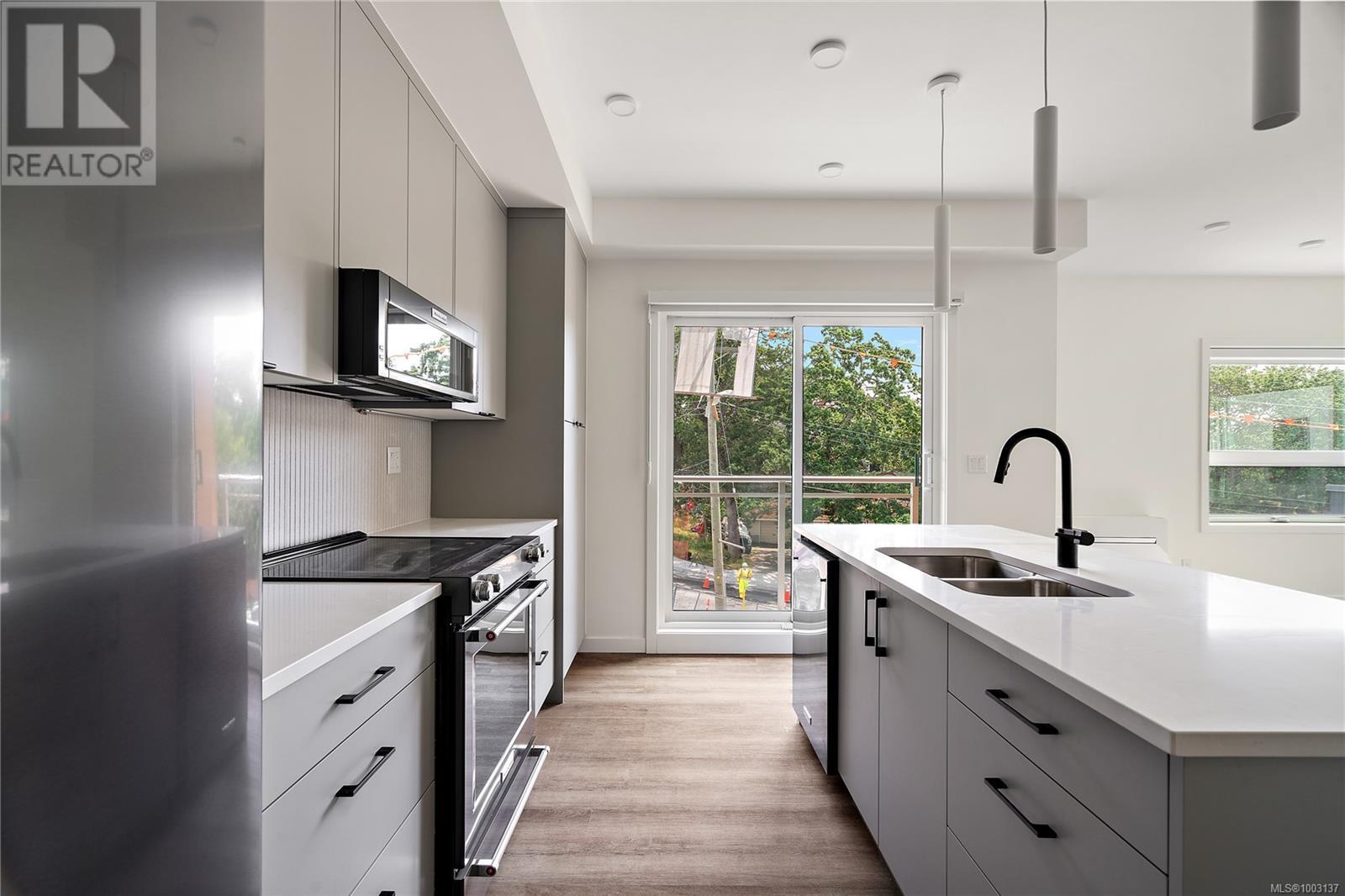 B507 1102 Esquimalt Rd