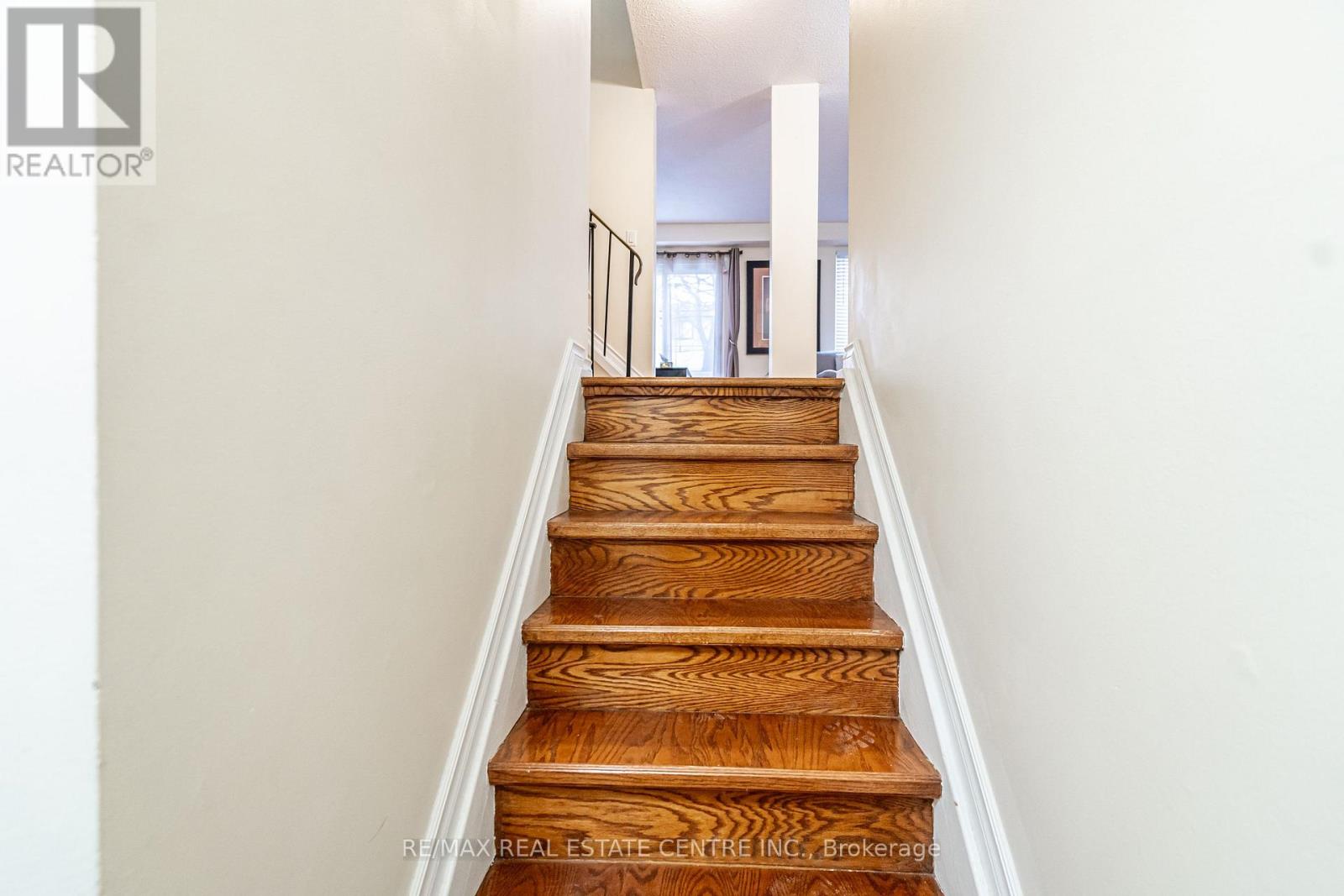 33 - 33 GUILDFORD CRESCENT