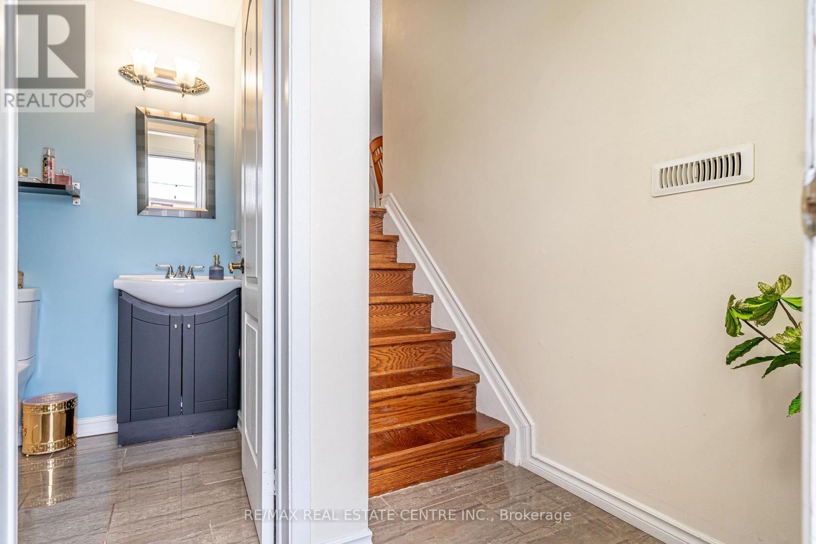 33 - 33 GUILDFORD CRESCENT