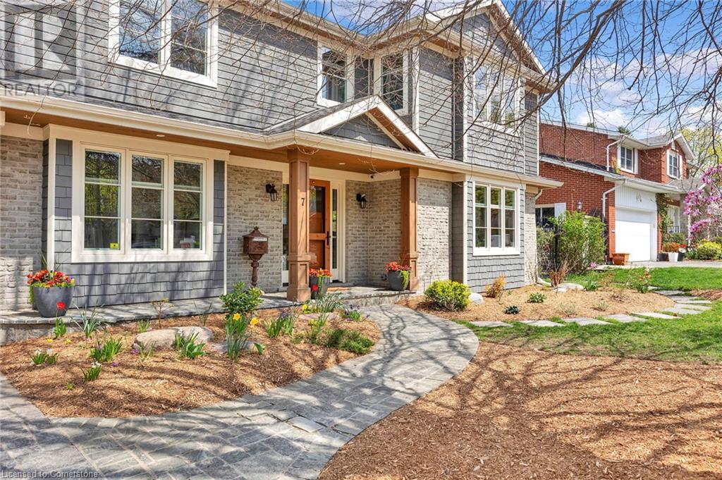 7 HUNTLEY Crescent