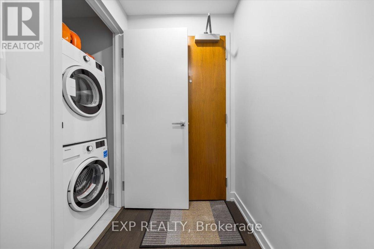 910 - 101 QUEEN STREET