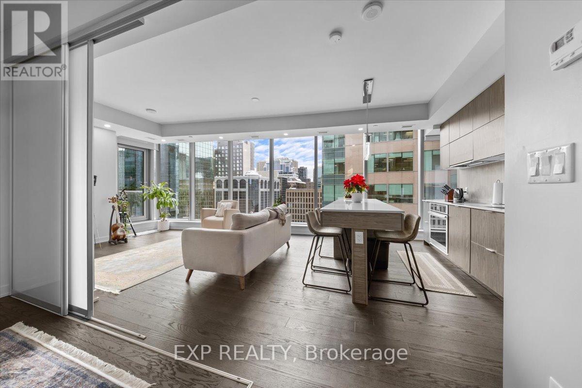 910 - 101 QUEEN STREET