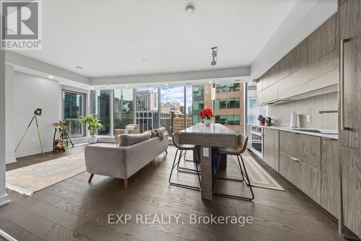 910 - 101 QUEEN STREET