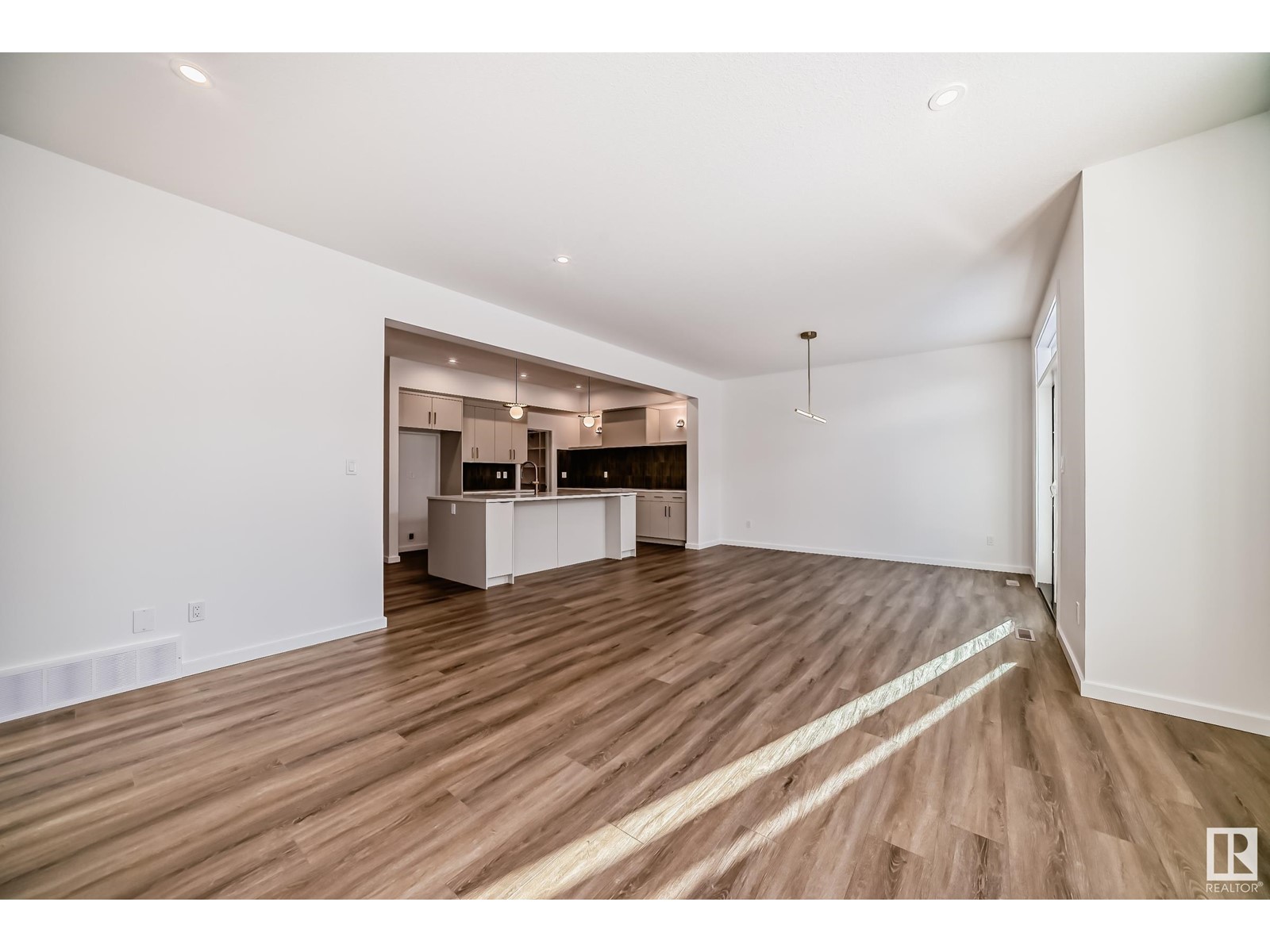 1362 AINSLIE WD SW