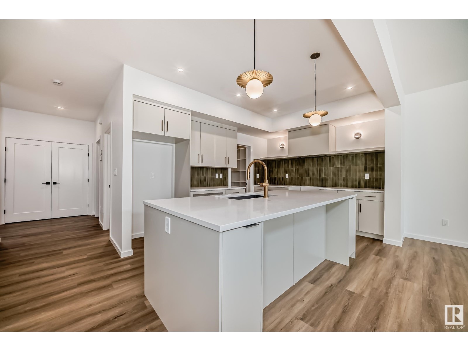 1362 AINSLIE WD SW