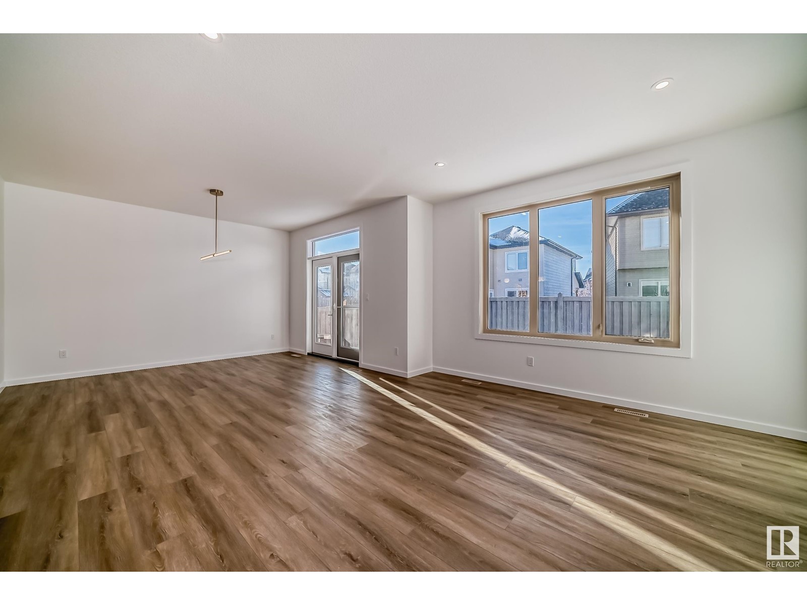 1362 AINSLIE WD SW