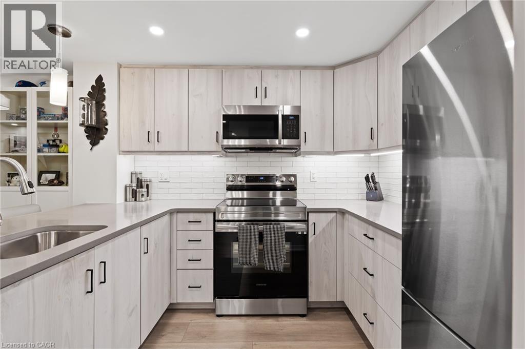 3998 VICTORIA Avenue Unit# 105