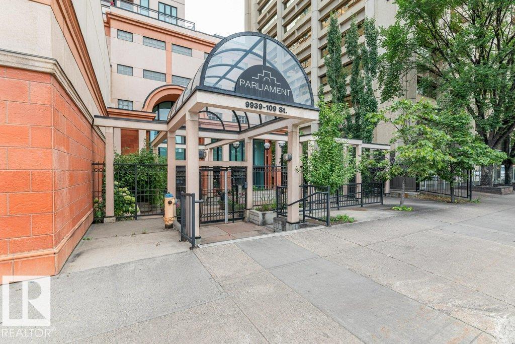 #1208 9939 109 ST NW NW