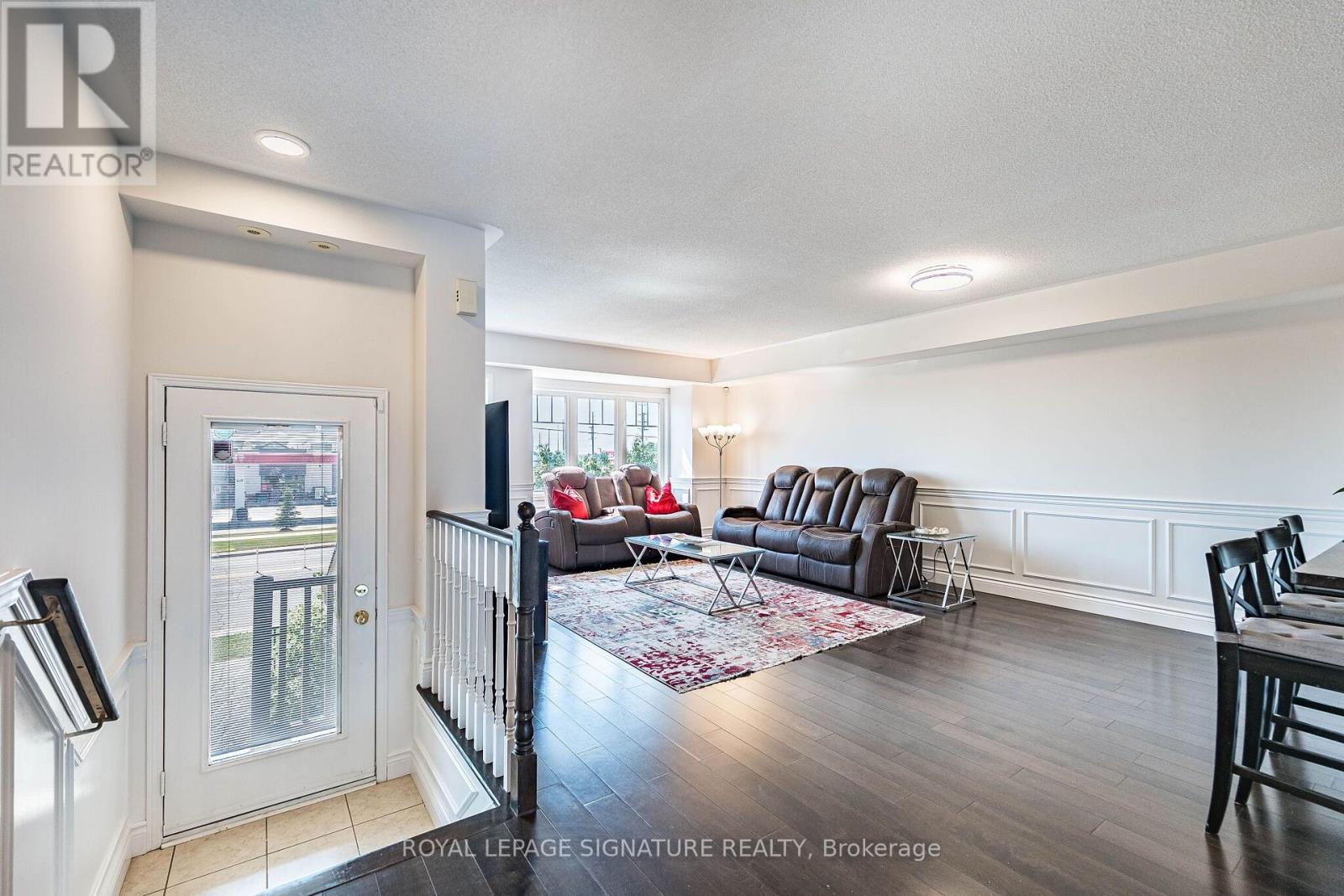 17 - 3985 EGLINTON AVENUE W