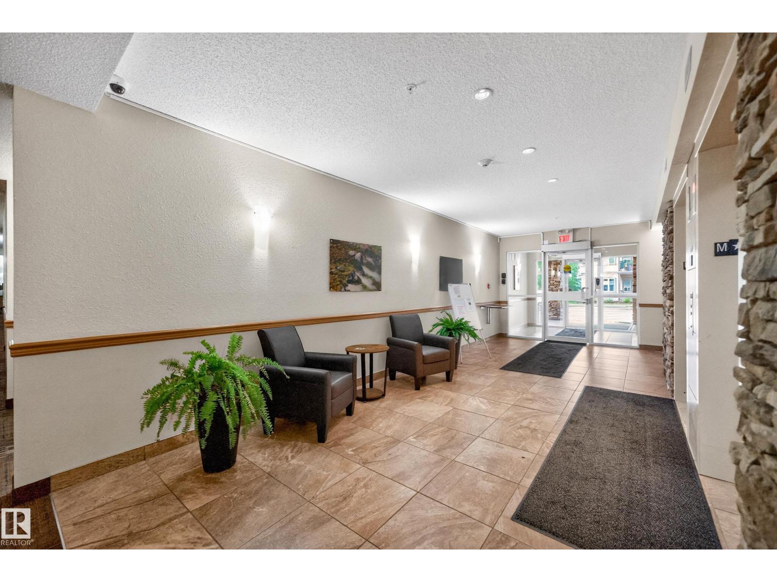 #215 2045 GRANTHAM CT NW
