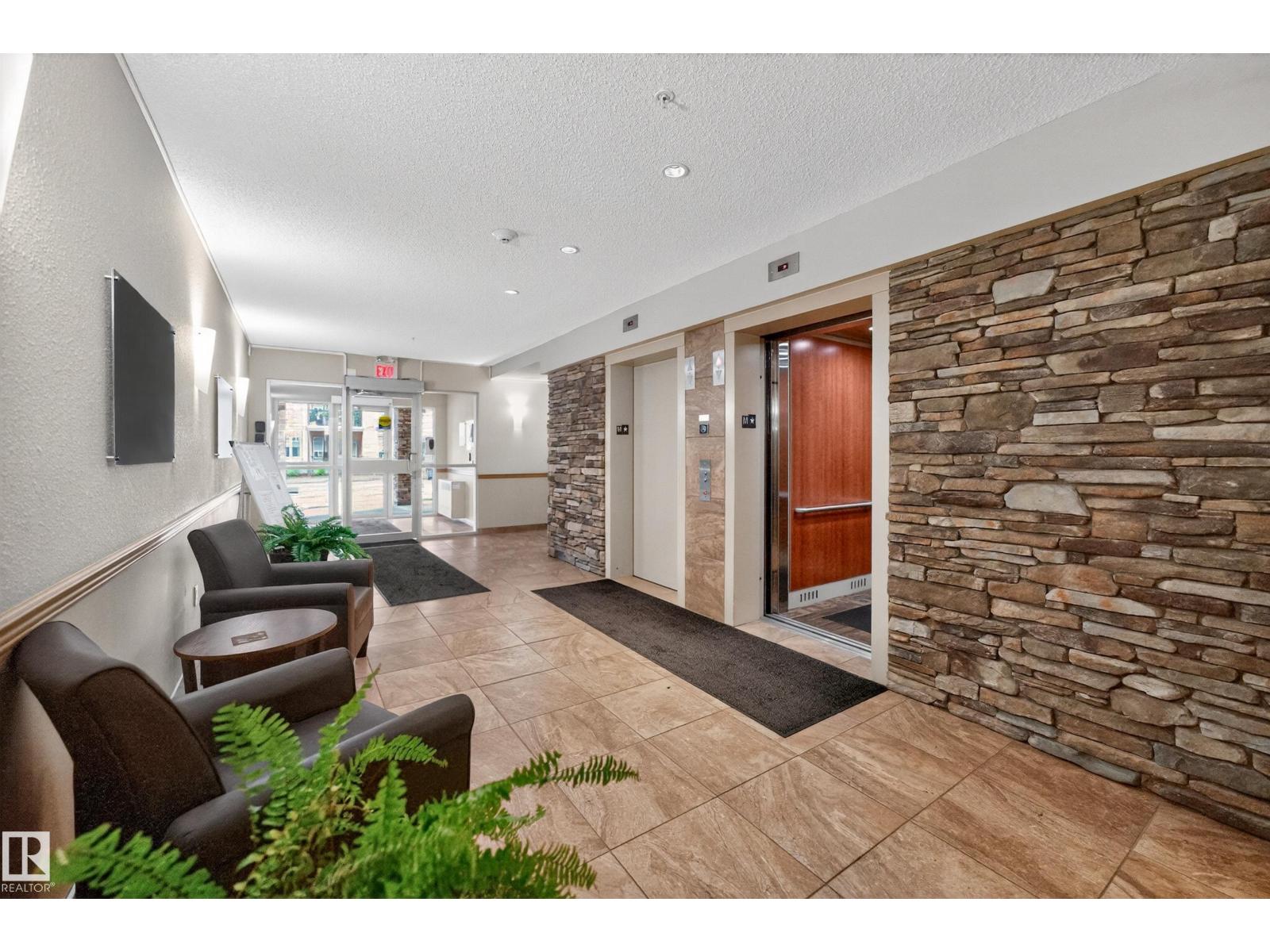 #215 2045 GRANTHAM CT NW