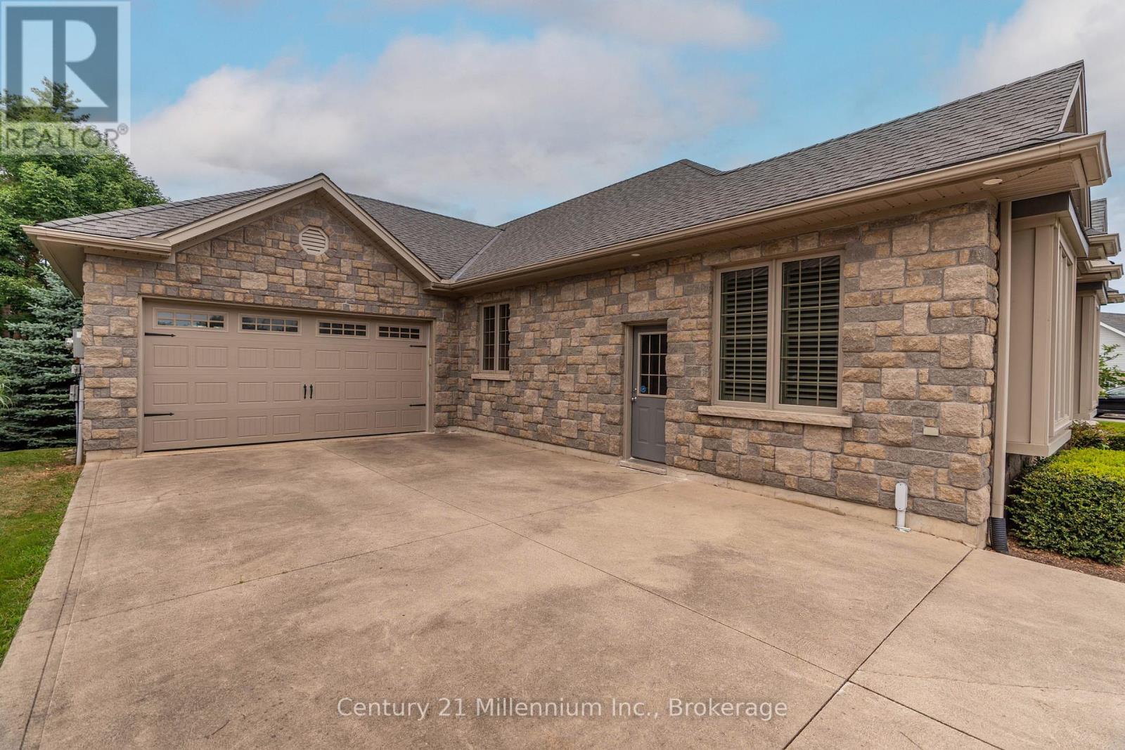 6 GLEN ABBEY COURT