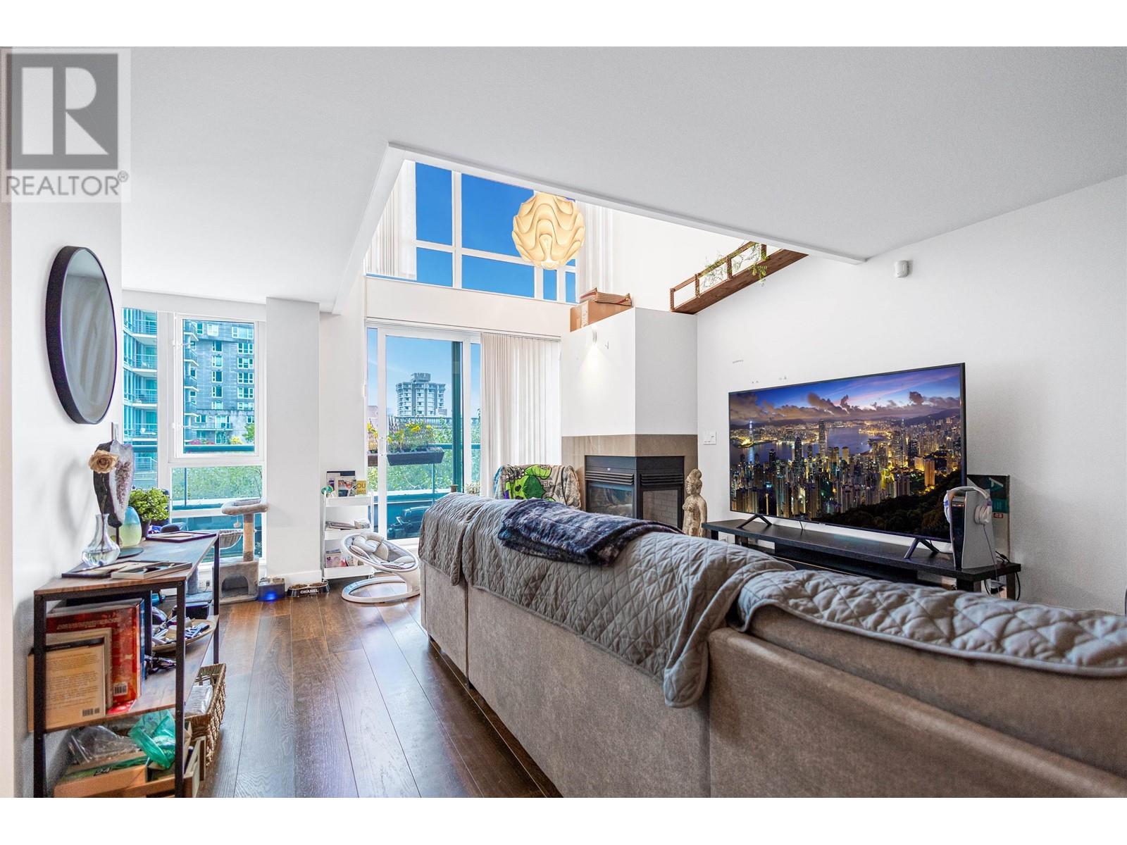 407 499 BROUGHTON STREET