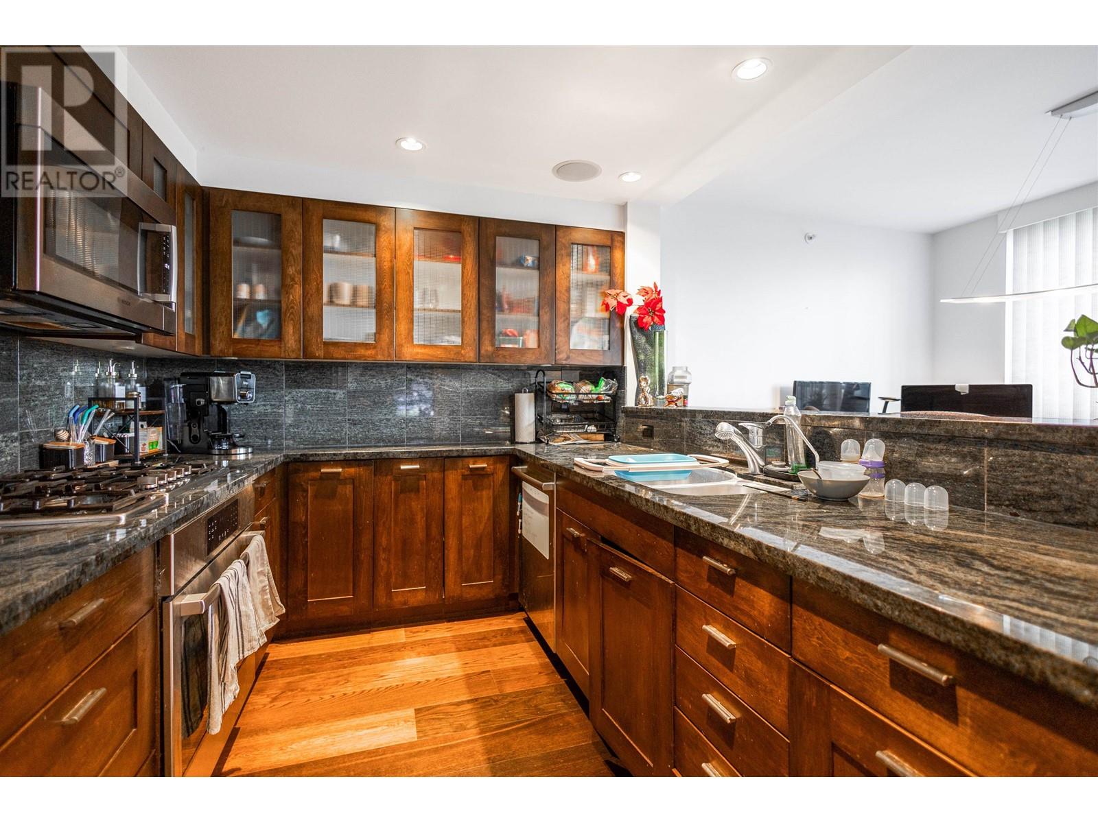 407 499 BROUGHTON STREET